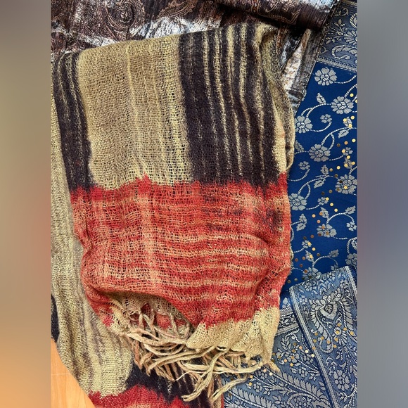 9️⃣🧣Lot of 9 Random Scarves-Varying Colors/Sizes/Brands/Materials/Conditions - Picture 6 of 17